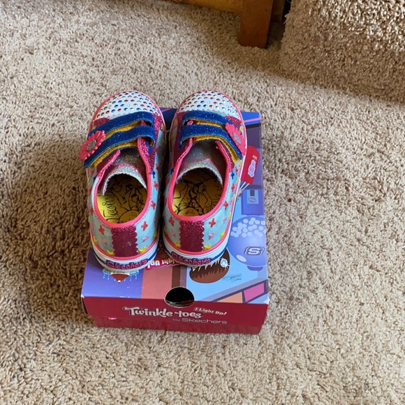 Skechers - Picture 4 of 4